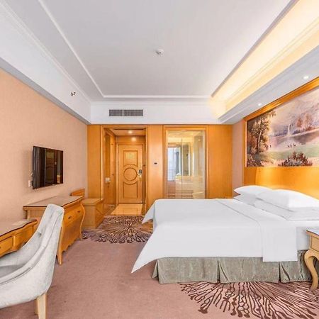 Vienna Hotel Foshan Airport Bagian luar foto