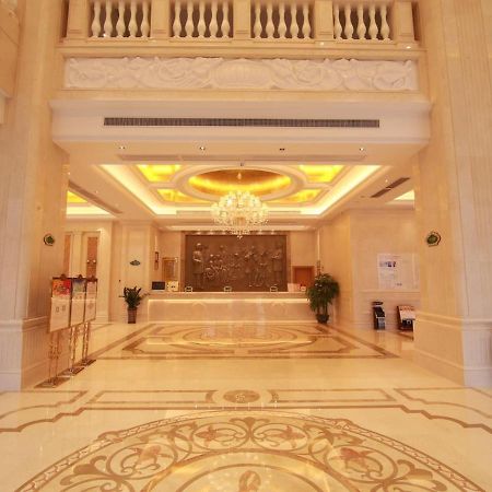Vienna Hotel Foshan Airport Bagian luar foto
