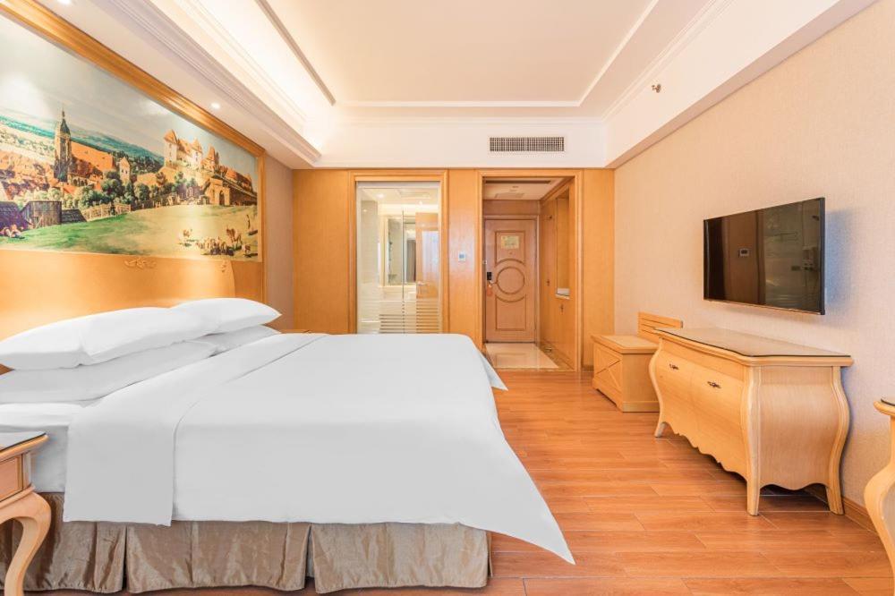 Vienna Hotel Foshan Airport Bagian luar foto