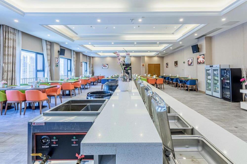 Vienna Hotel Foshan Airport Bagian luar foto