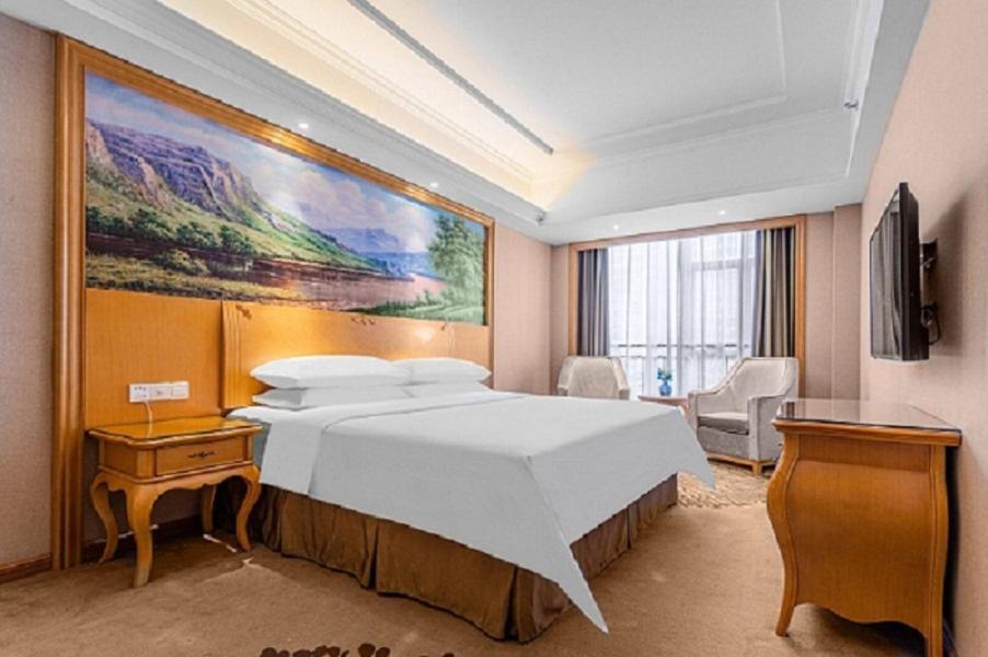 Vienna Hotel Foshan Airport Bagian luar foto