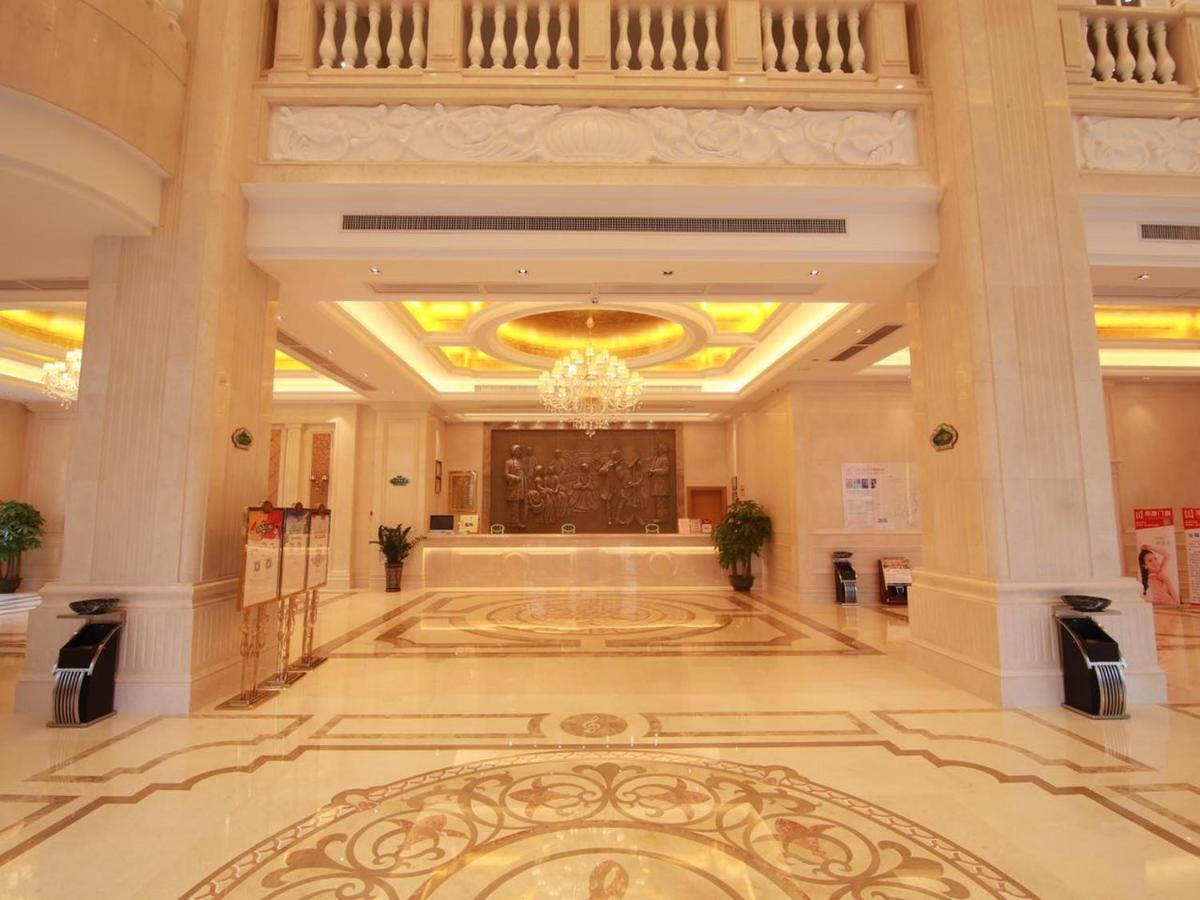 Vienna Hotel Foshan Airport Bagian luar foto