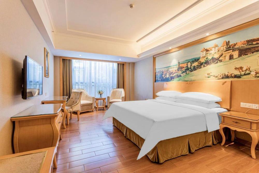 Vienna Hotel Foshan Airport Bagian luar foto